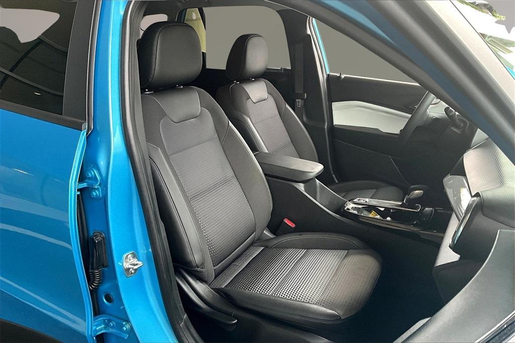 used 2025 Chevrolet Trax car, priced at $24,250