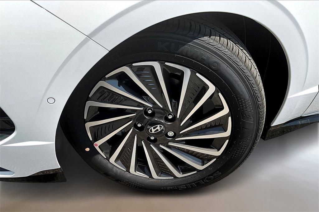 new 2025 Hyundai Sonata Hybrid car, priced at $37,290