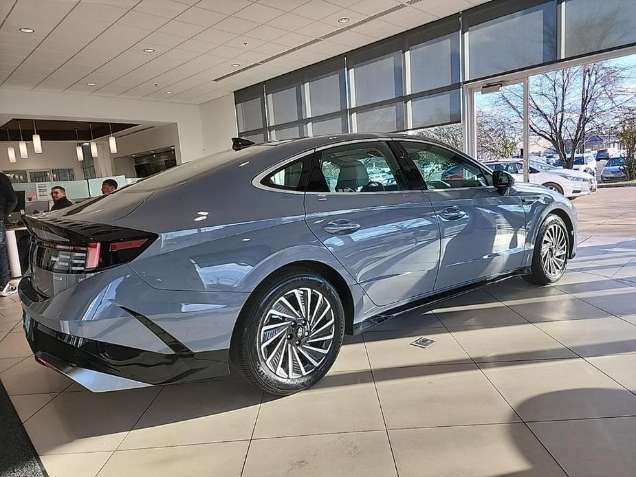 used 2024 Hyundai Sonata Hybrid car, priced at $27,874