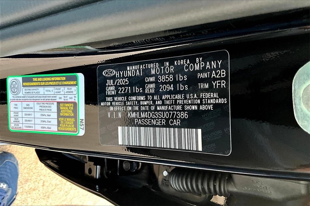 new 2025 Hyundai Elantra car, priced at $23,554