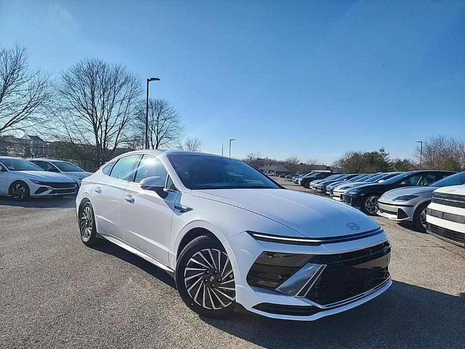 new 2025 Hyundai Sonata Hybrid car, priced at $36,422