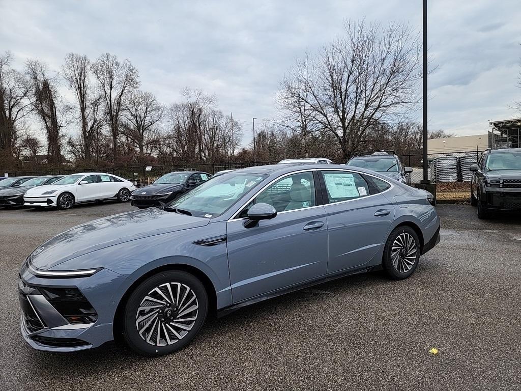 new 2025 Hyundai Sonata Hybrid car, priced at $36,905