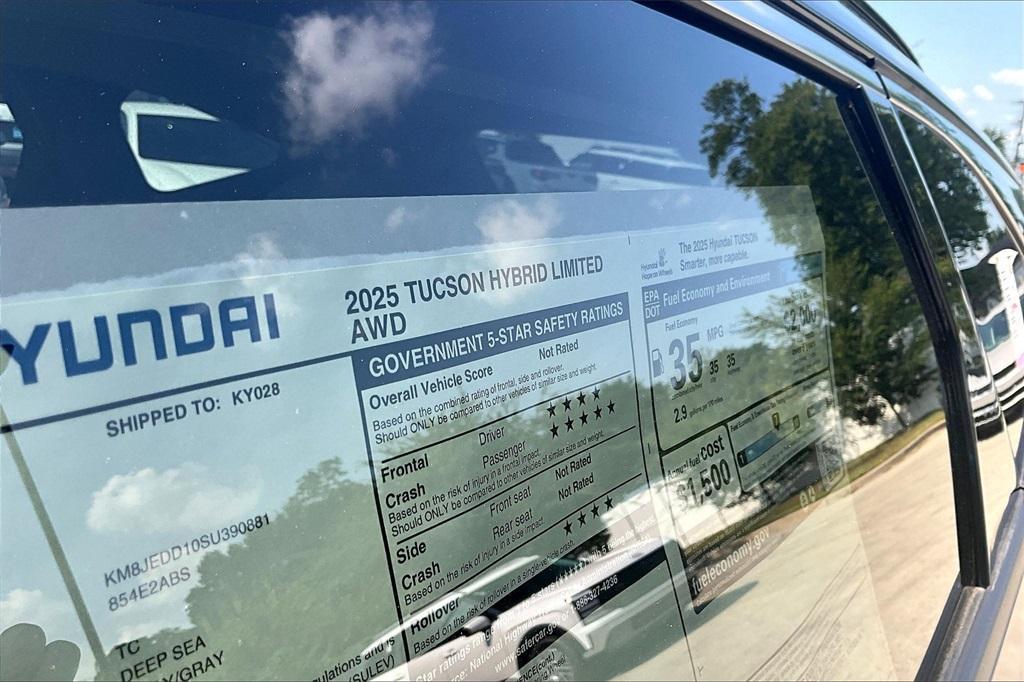 new 2025 Hyundai TUCSON Hybrid car, priced at $39,722