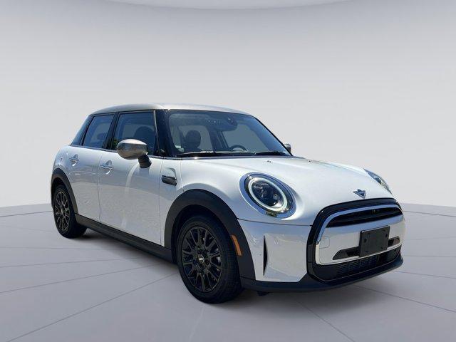 new 2024 MINI Hardtop car, priced at $33,095