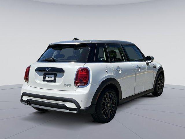 new 2024 MINI Hardtop car, priced at $33,095