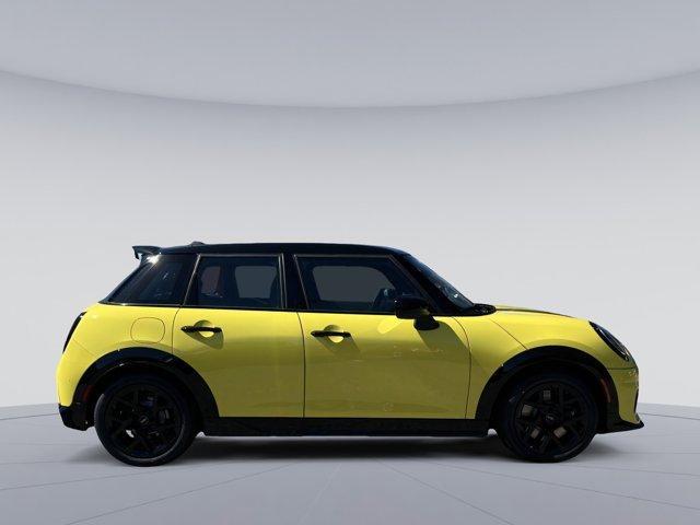 new 2025 MINI Hardtop car, priced at $41,225