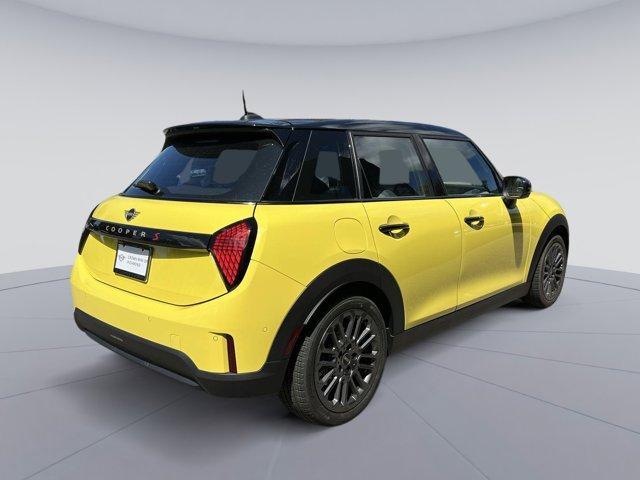 new 2025 MINI Hardtop car, priced at $39,370