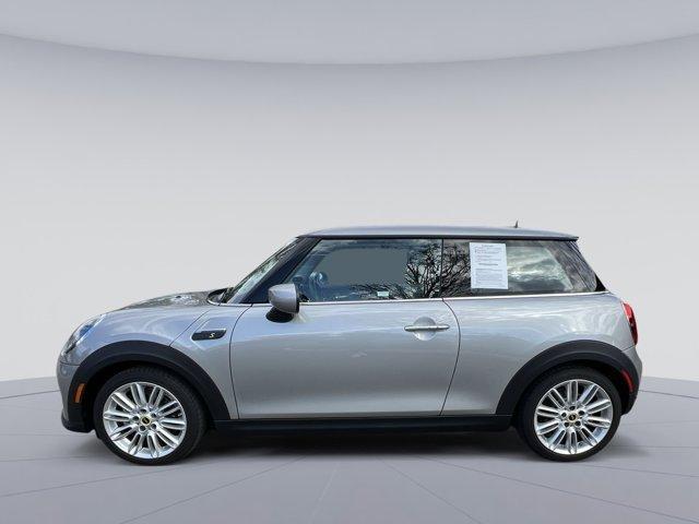 used 2024 MINI SE Hardtop car, priced at $24,391
