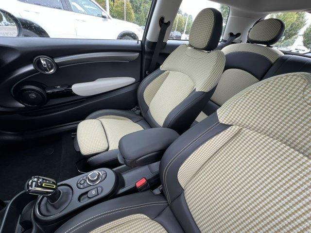 used 2024 MINI SE Hardtop car, priced at $23,694