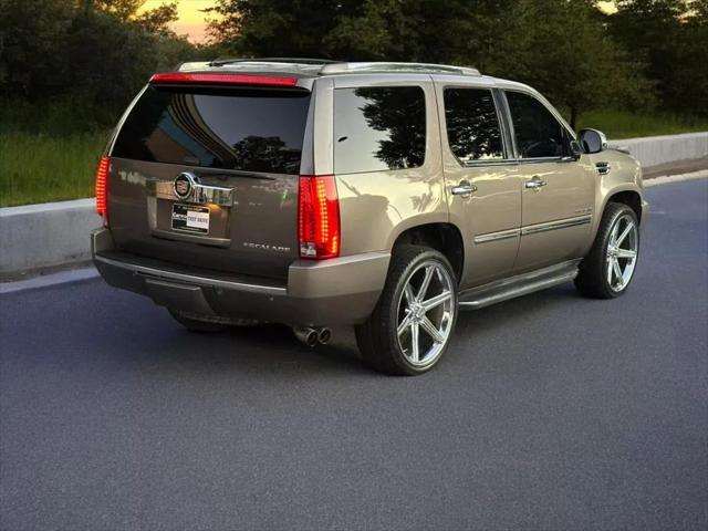 used 2013 Cadillac Escalade car, priced at $16,495