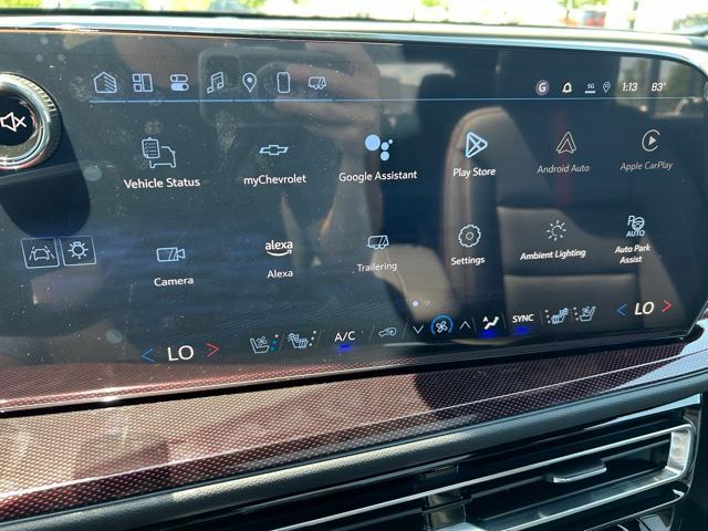 new 2025 Chevrolet Traverse car