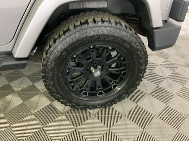 used 2014 Jeep Wrangler Unlimited car, priced at $13,372