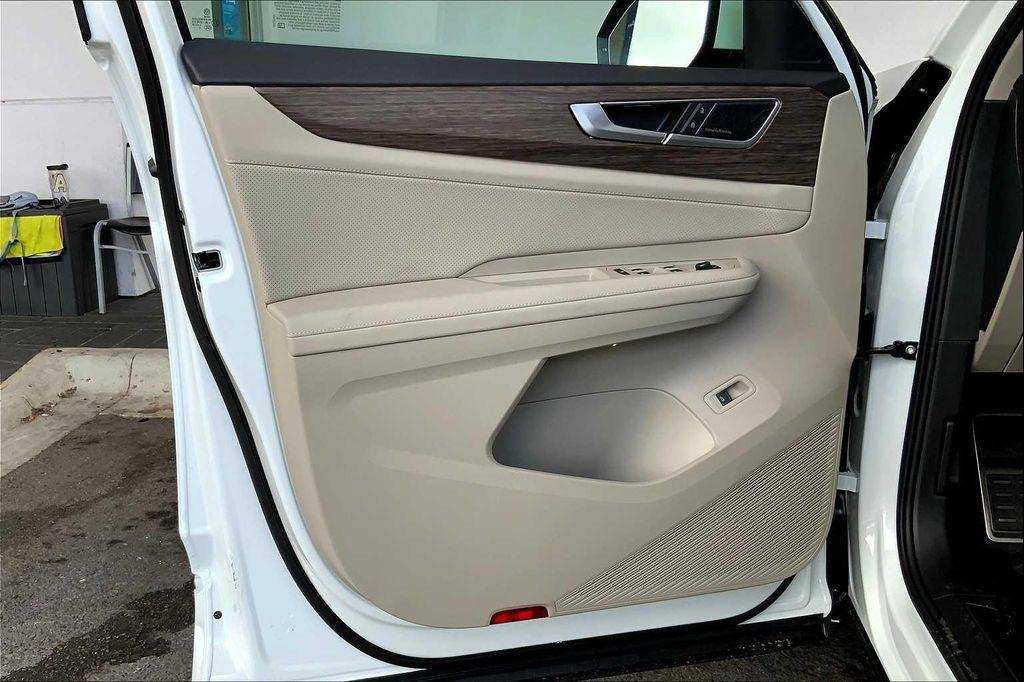 new 2026 Volkswagen Atlas car, priced at $56,099