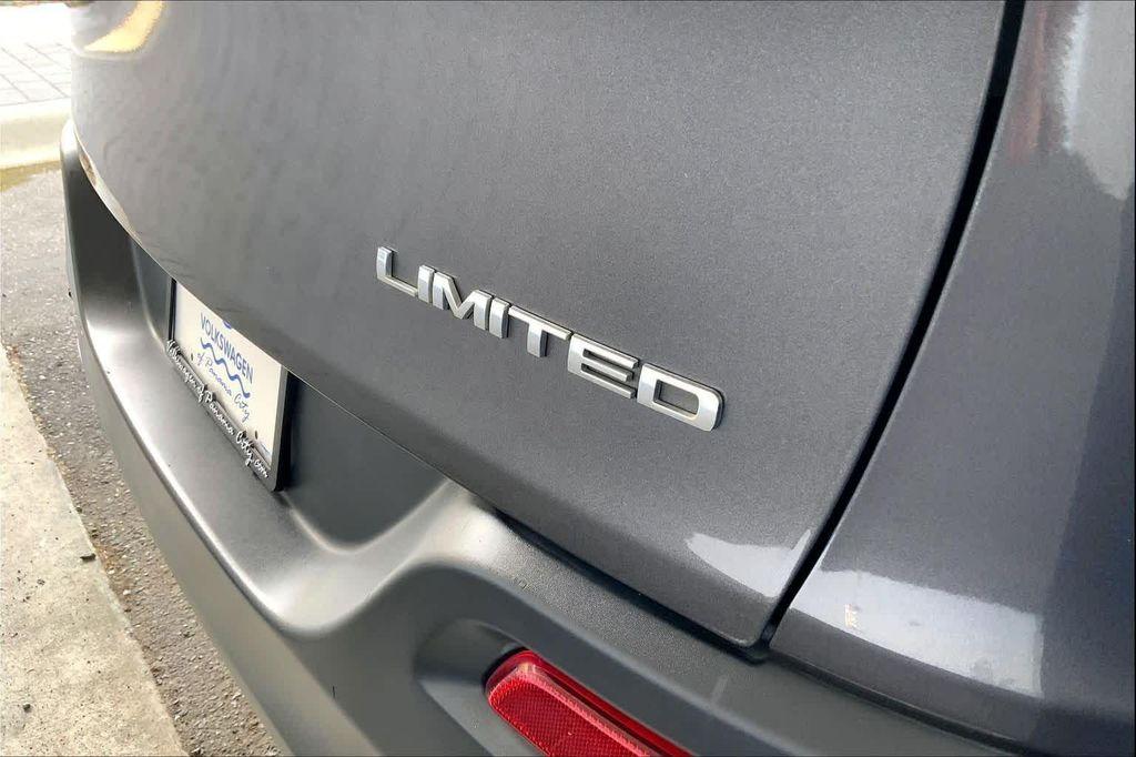 used 2015 Jeep Cherokee car, priced at $8,999