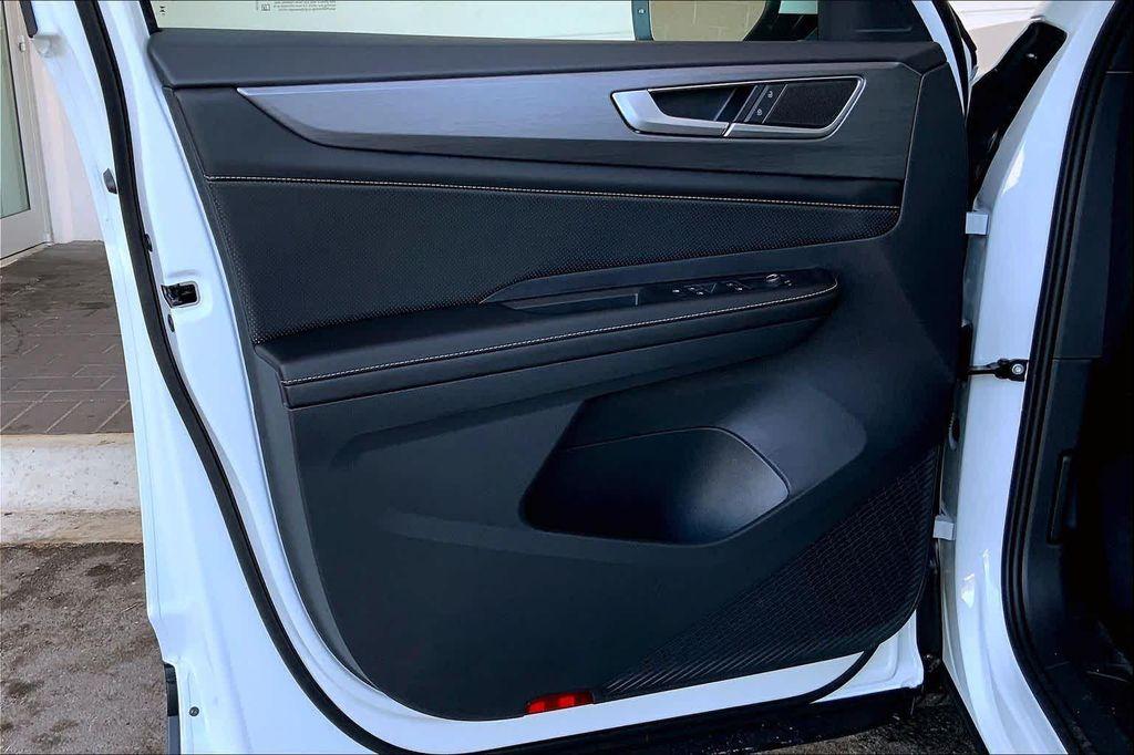 new 2026 Volkswagen Atlas Cross Sport car, priced at $39,988