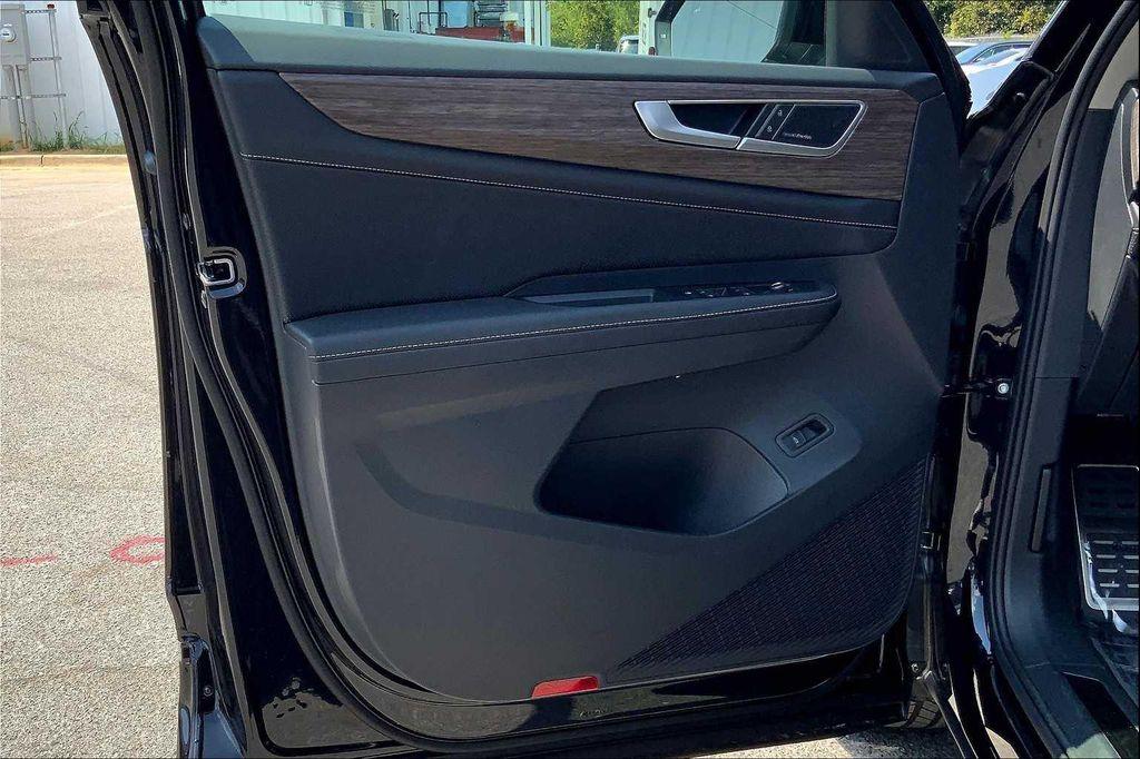 new 2026 Volkswagen Atlas car, priced at $55,548