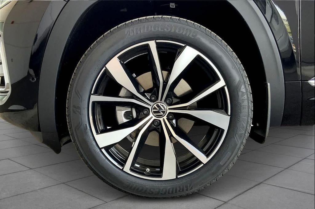 new 2025 Volkswagen Atlas car, priced at $54,966