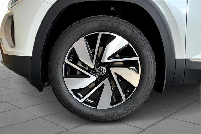 new 2025 Volkswagen Atlas car, priced at $50,521