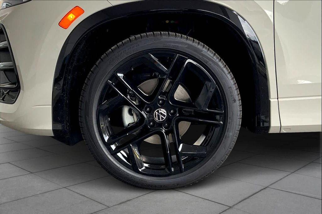 new 2026 Volkswagen Tiguan car, priced at $40,232