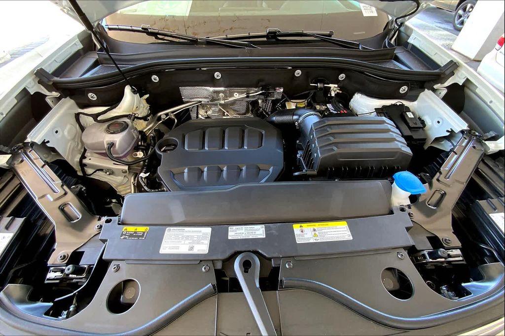 new 2025 Volkswagen Atlas car, priced at $48,368