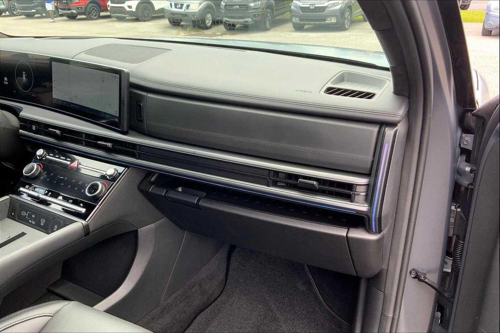 used 2025 Hyundai Santa Fe car, priced at $38,417