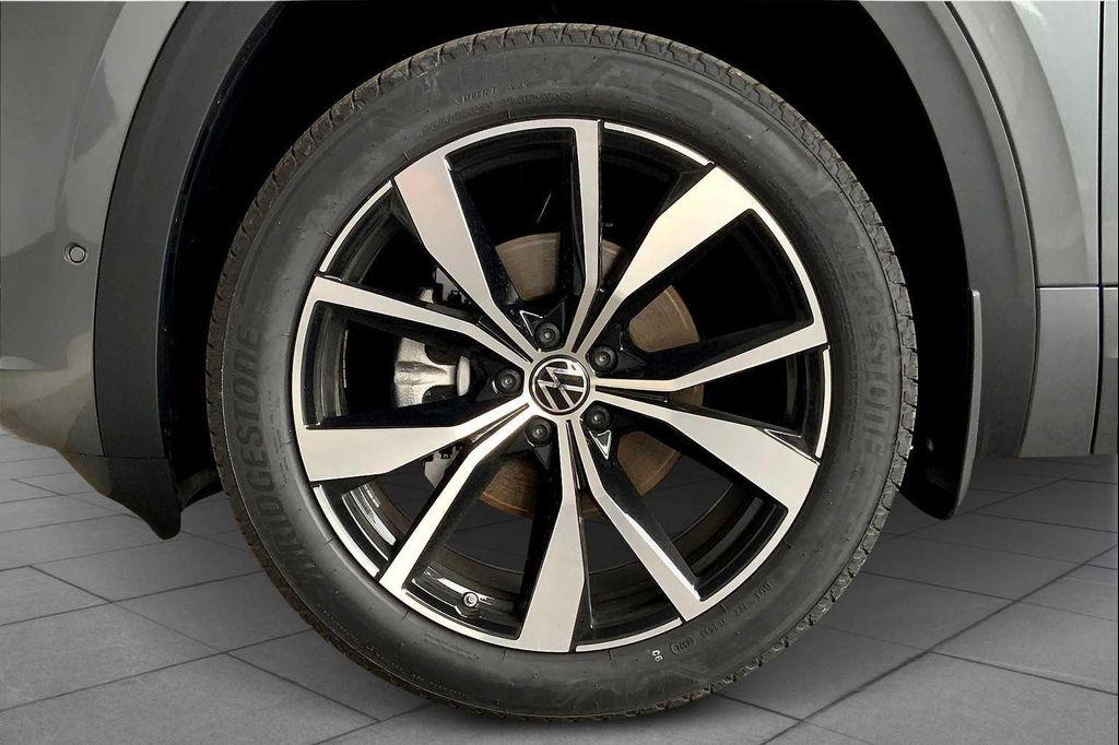 new 2025 Volkswagen Atlas car, priced at $53,761
