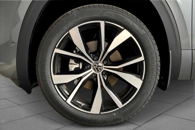 new 2025 Volkswagen Atlas car, priced at $54,262