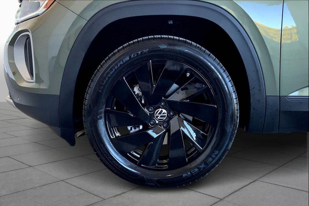 new 2026 Volkswagen Atlas car, priced at $46,744