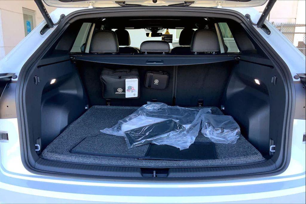 new 2026 Volkswagen Atlas Cross Sport car, priced at $51,718