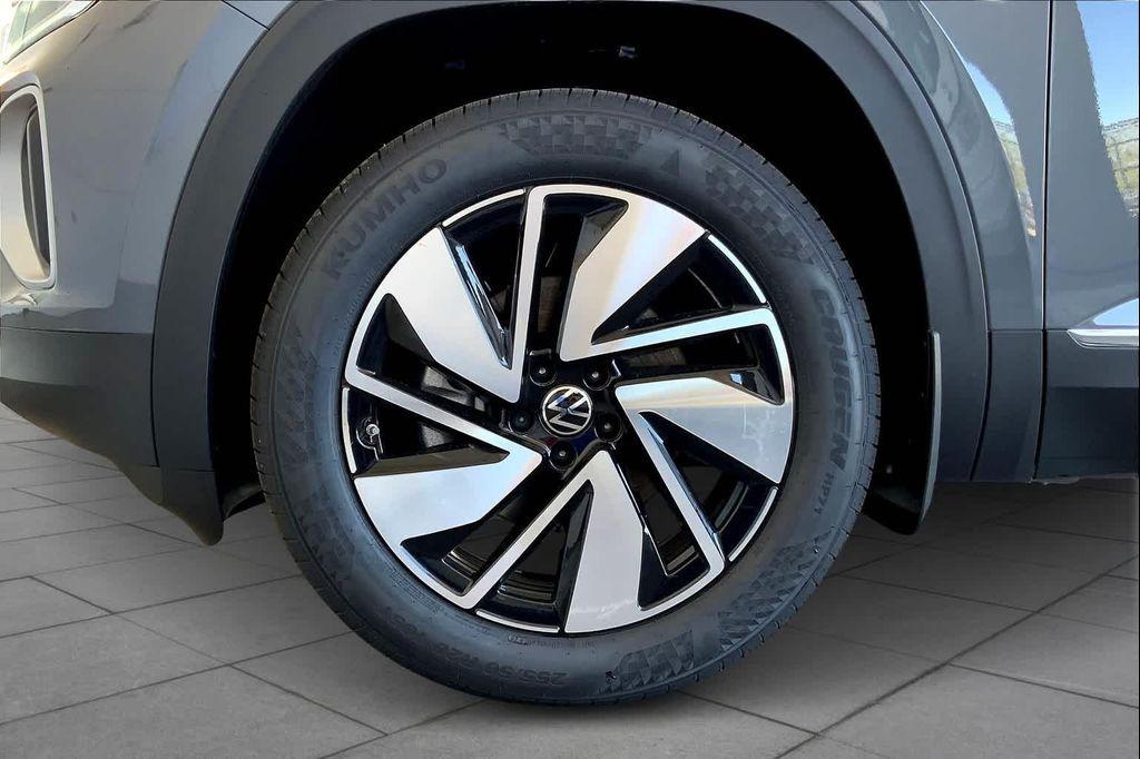 new 2025 Volkswagen Atlas car, priced at $49,878