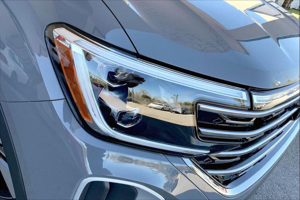 new 2025 Volkswagen Atlas car, priced at $49,878