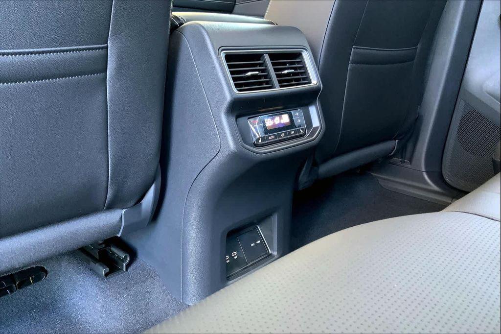 new 2025 Volkswagen Atlas car, priced at $49,878