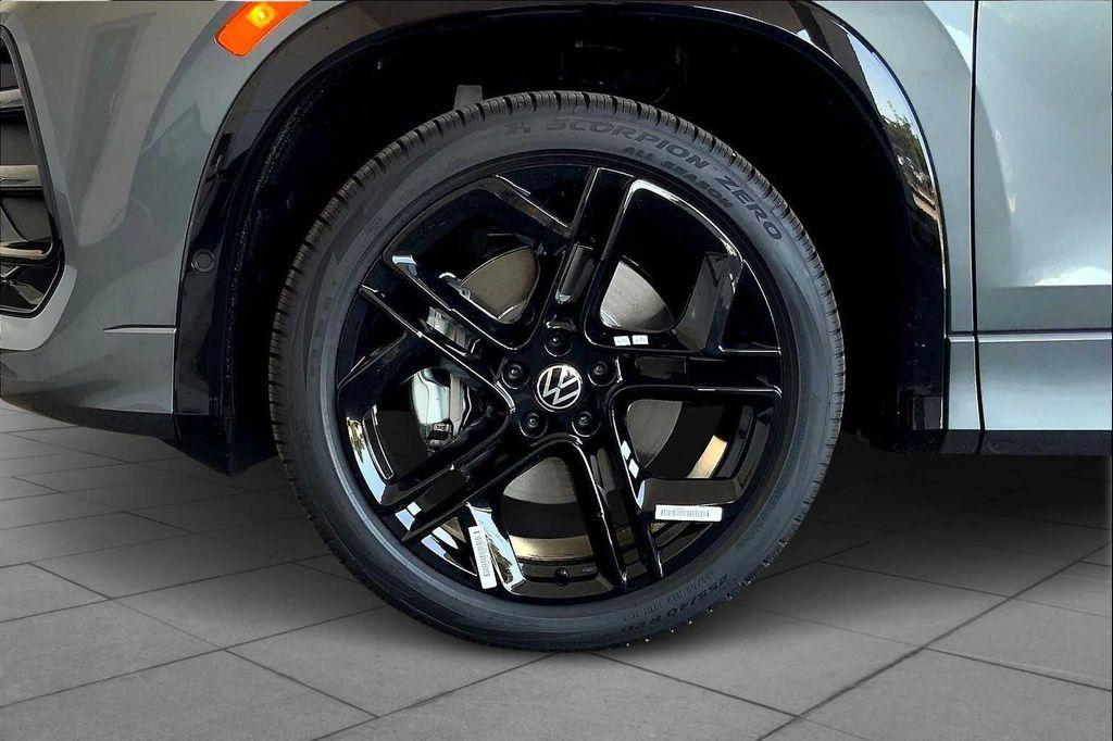 new 2025 Volkswagen Tiguan car, priced at $35,659