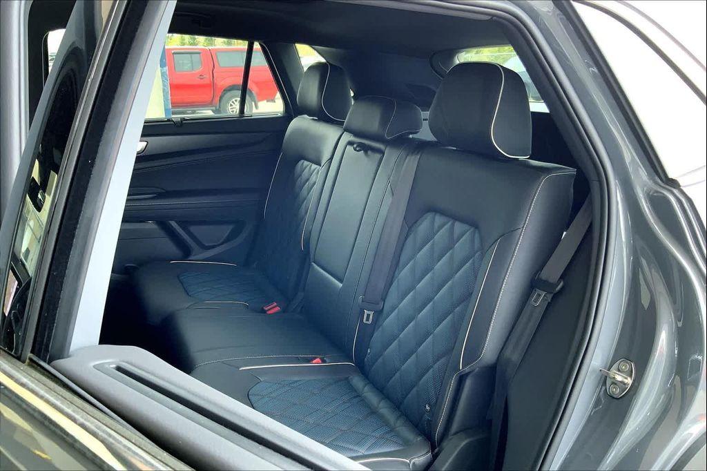 new 2025 Volkswagen Atlas Cross Sport car, priced at $53,021