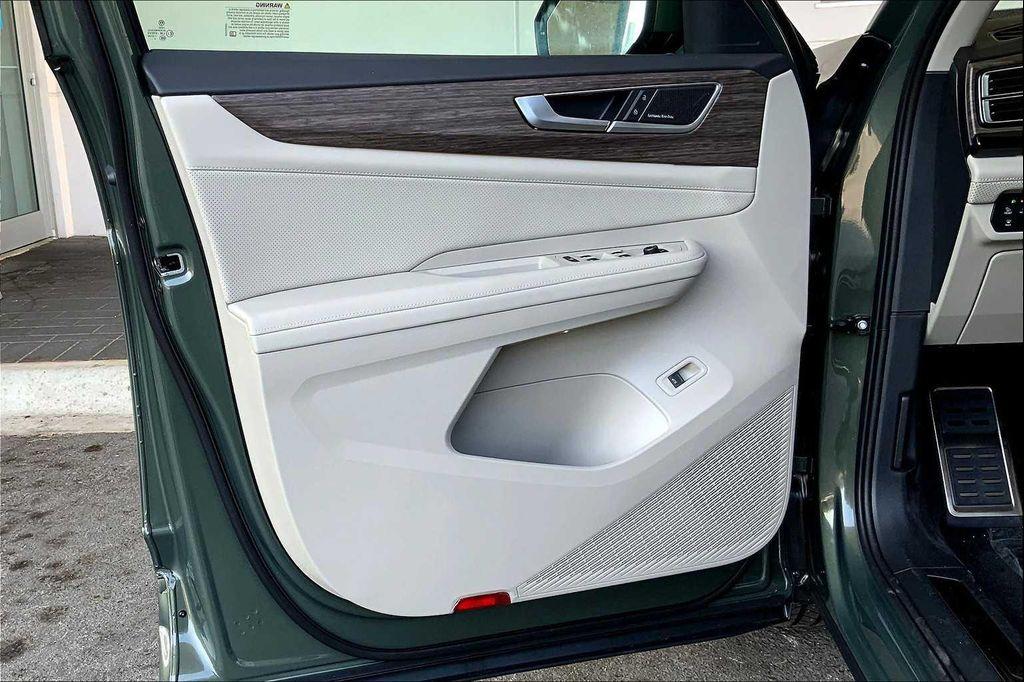 new 2026 Volkswagen Atlas car, priced at $55,073