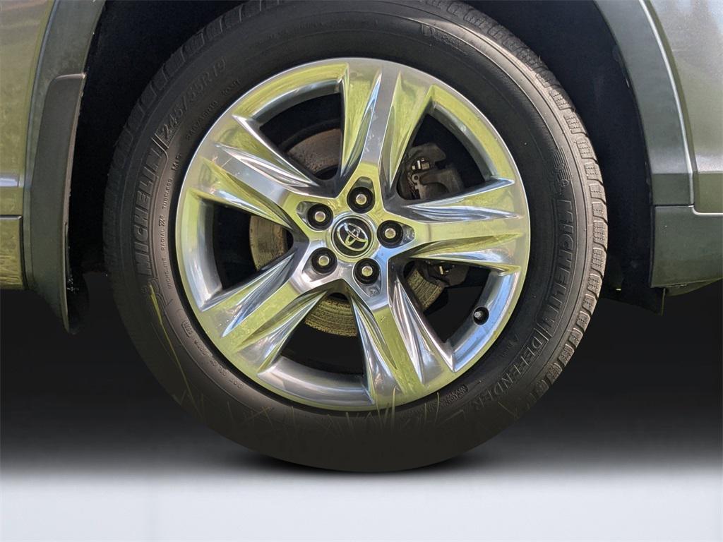 used 2017 Toyota Highlander car, priced at $24,257