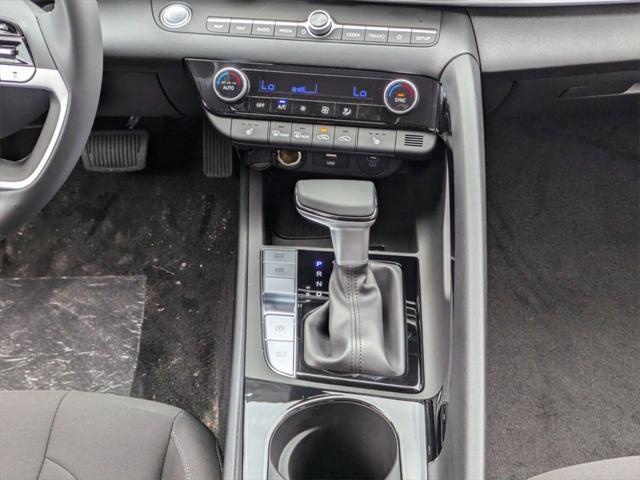new 2025 Hyundai Elantra car, priced at $25,078