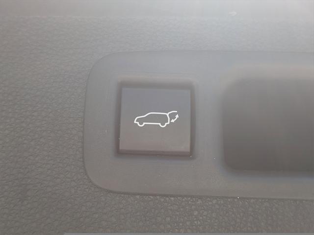 used 2022 Toyota Highlander car, priced at $38,888