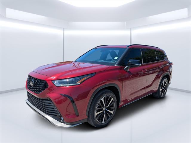 used 2022 Toyota Highlander car, priced at $38,888