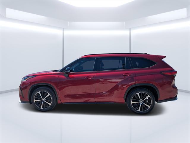 used 2022 Toyota Highlander car, priced at $38,888