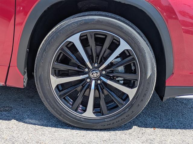 used 2022 Toyota Highlander car, priced at $38,888