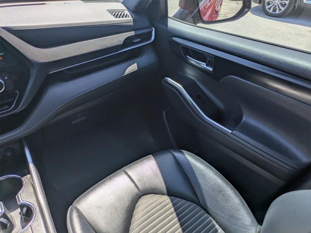 used 2022 Toyota Highlander car, priced at $38,888