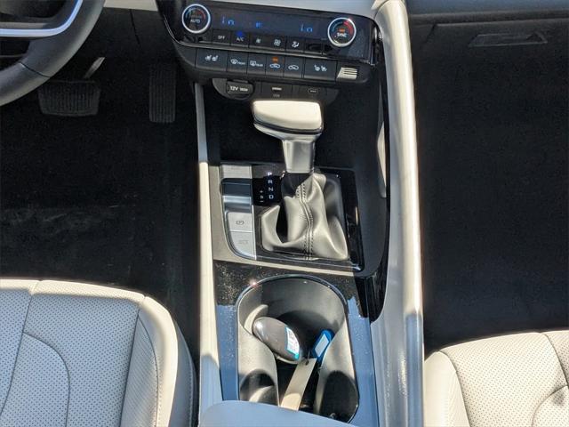 new 2025 Hyundai Elantra car, priced at $27,582