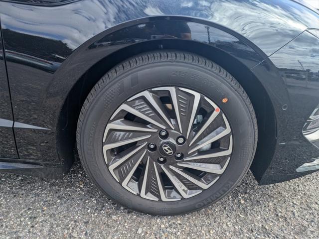 new 2025 Hyundai Sonata Hybrid car, priced at $35,935