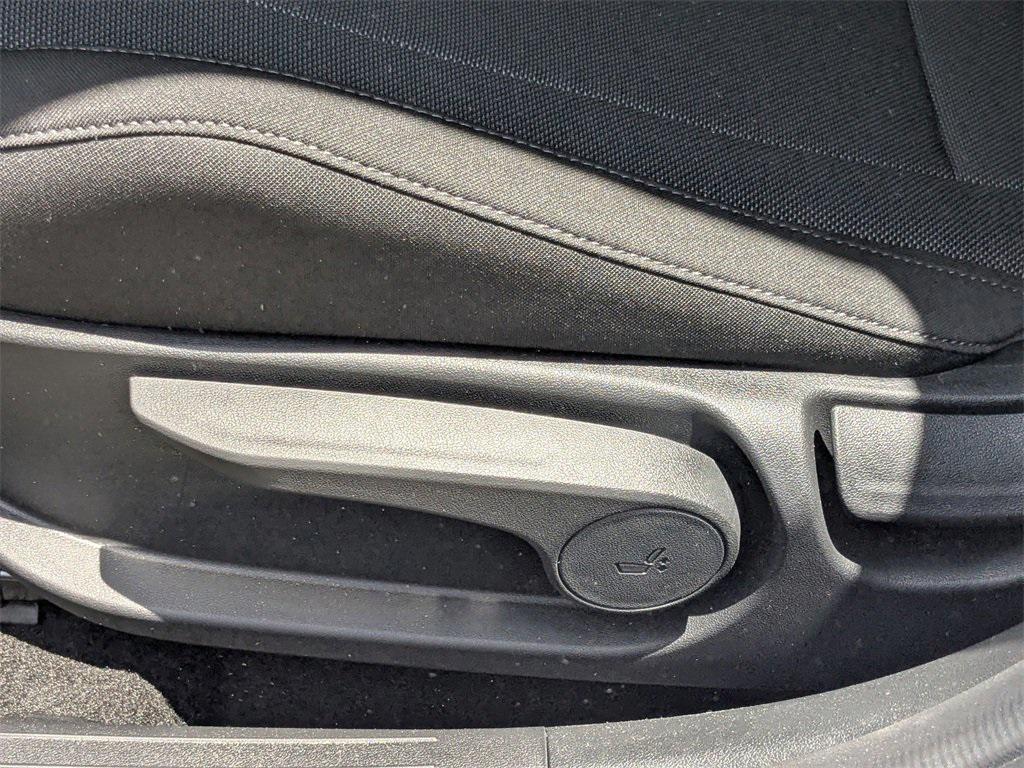 new 2025 Hyundai Elantra car, priced at $22,256