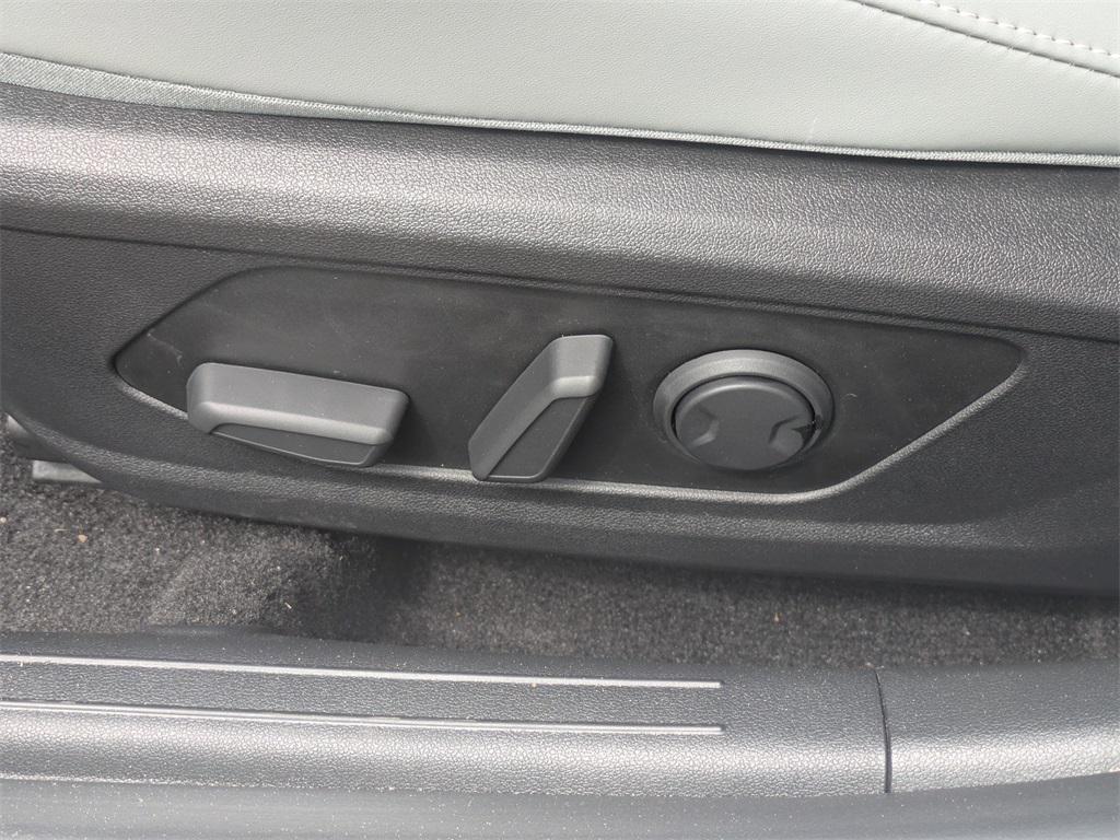 new 2025 Hyundai Elantra car, priced at $28,215