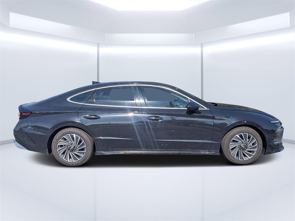 new 2025 Hyundai Sonata Hybrid car, priced at $32,795
