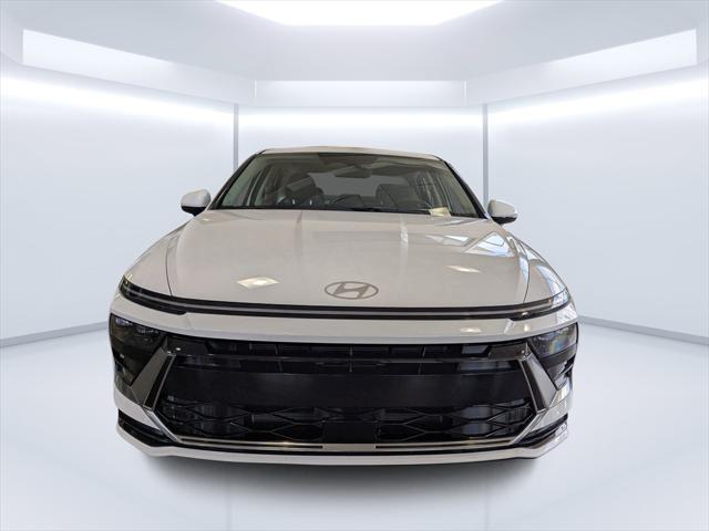 new 2025 Hyundai Elantra car, priced at $25,011