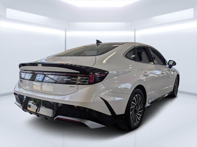 new 2025 Hyundai Elantra car, priced at $25,011