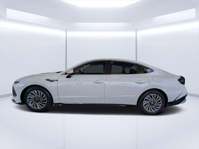 new 2025 Hyundai Elantra car, priced at $25,011